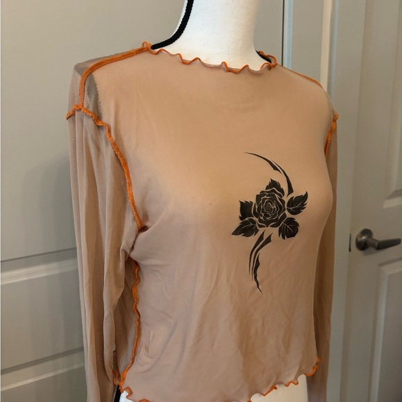 Urban Outfitters tan mesh floral graphic long sleeve cropped top size L - Picture 3 of 15